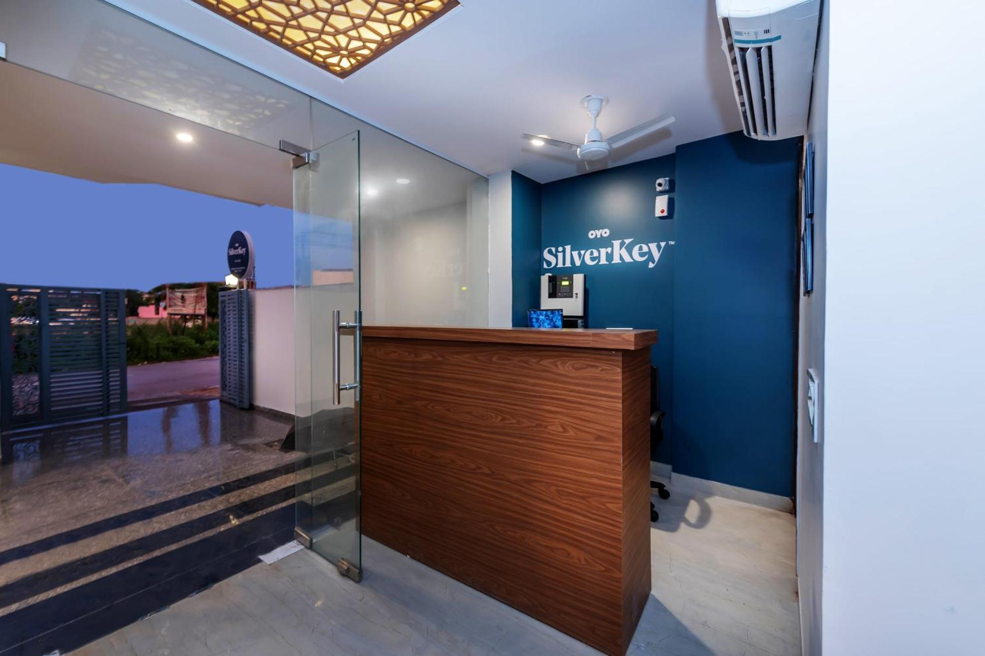 Hotel O Earth Villa Near Bestech Central Square Mall Гургаон Екстериор снимка