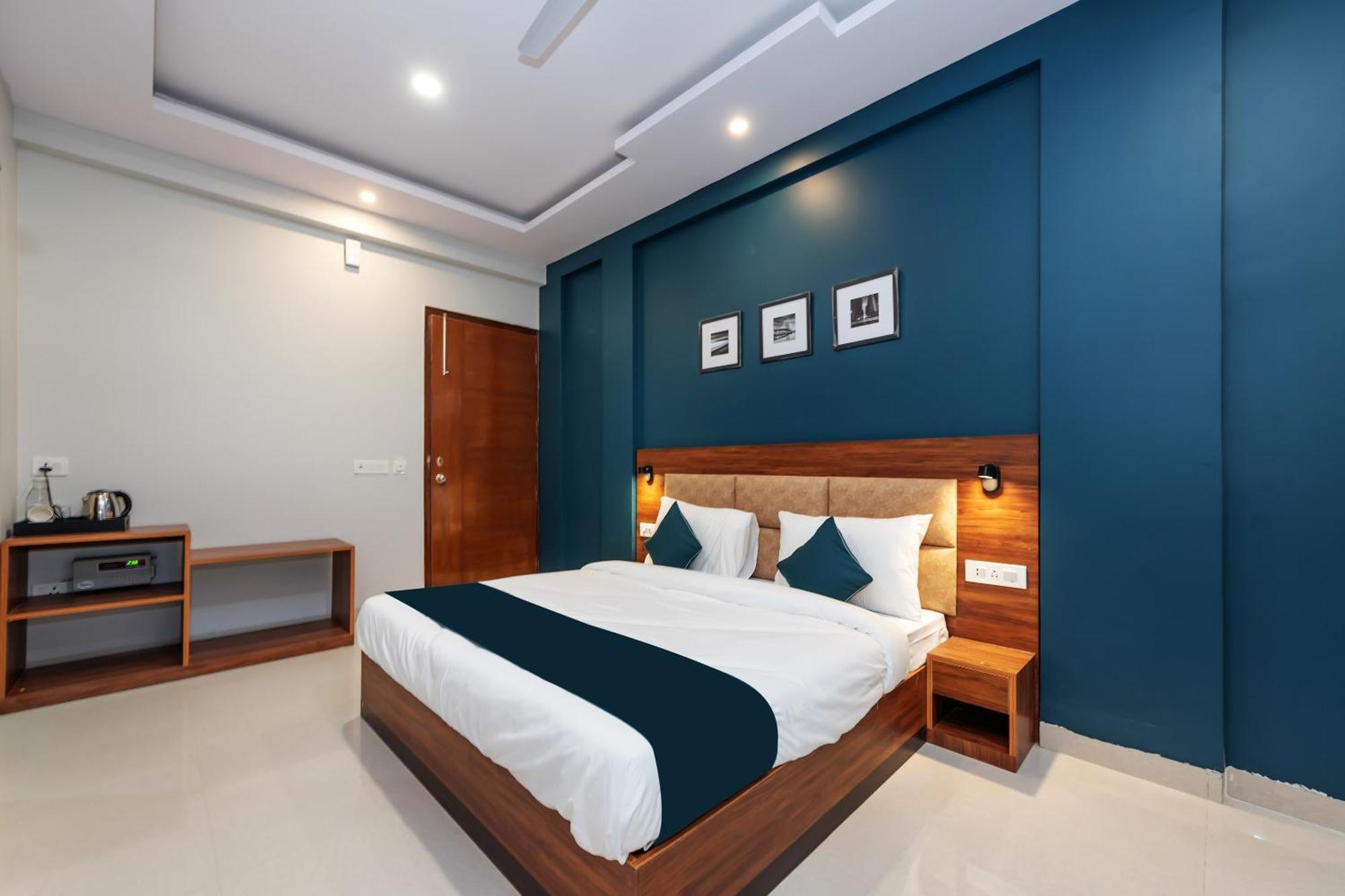 Hotel O Earth Villa Near Bestech Central Square Mall Гургаон Екстериор снимка