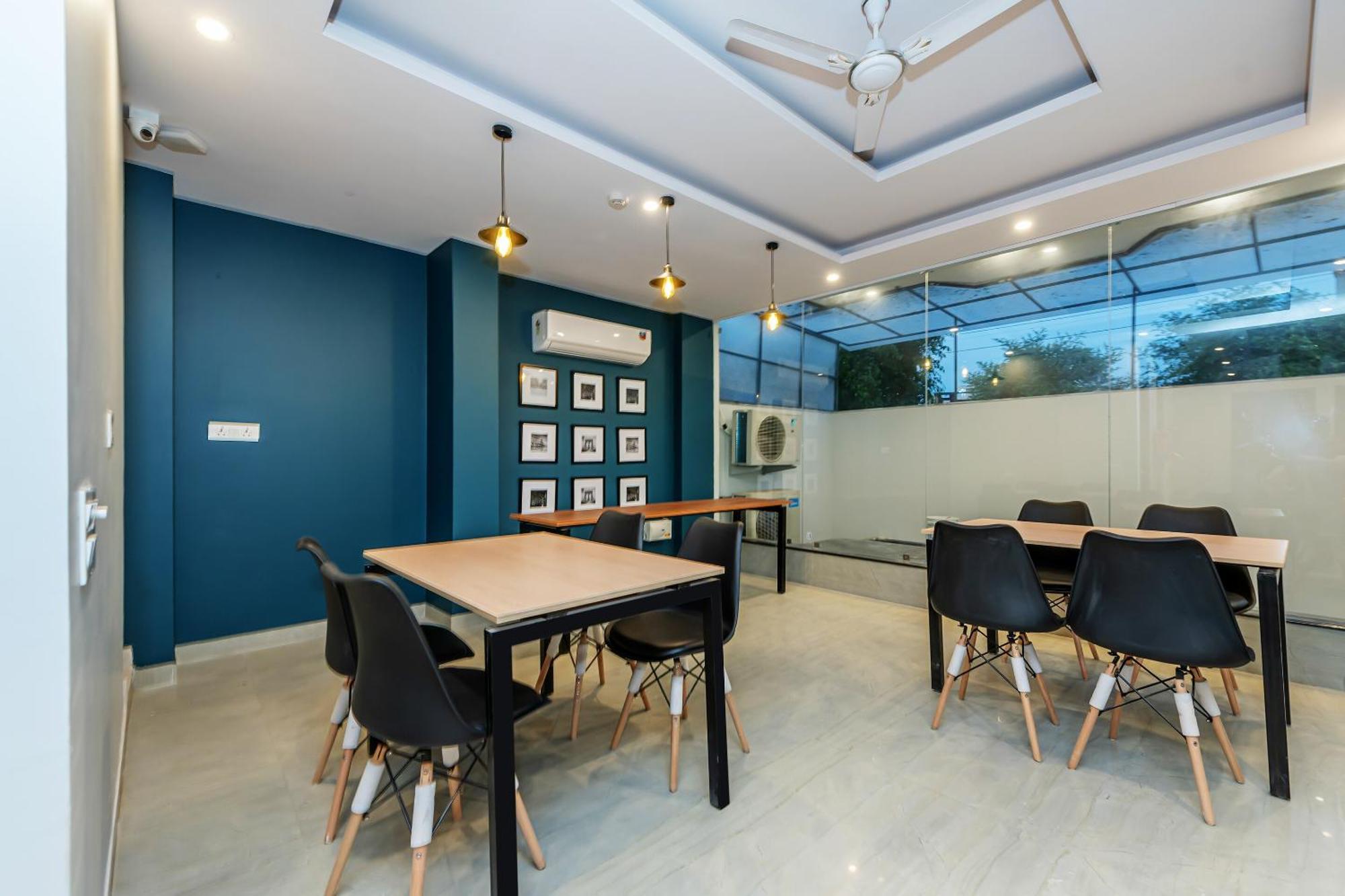 Hotel O Earth Villa Near Bestech Central Square Mall Гургаон Екстериор снимка